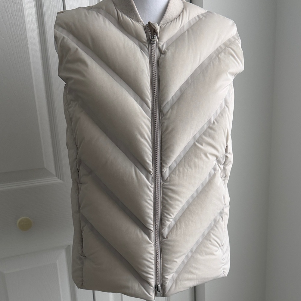 Athleta Inlet Puffer Vest Birch Gray